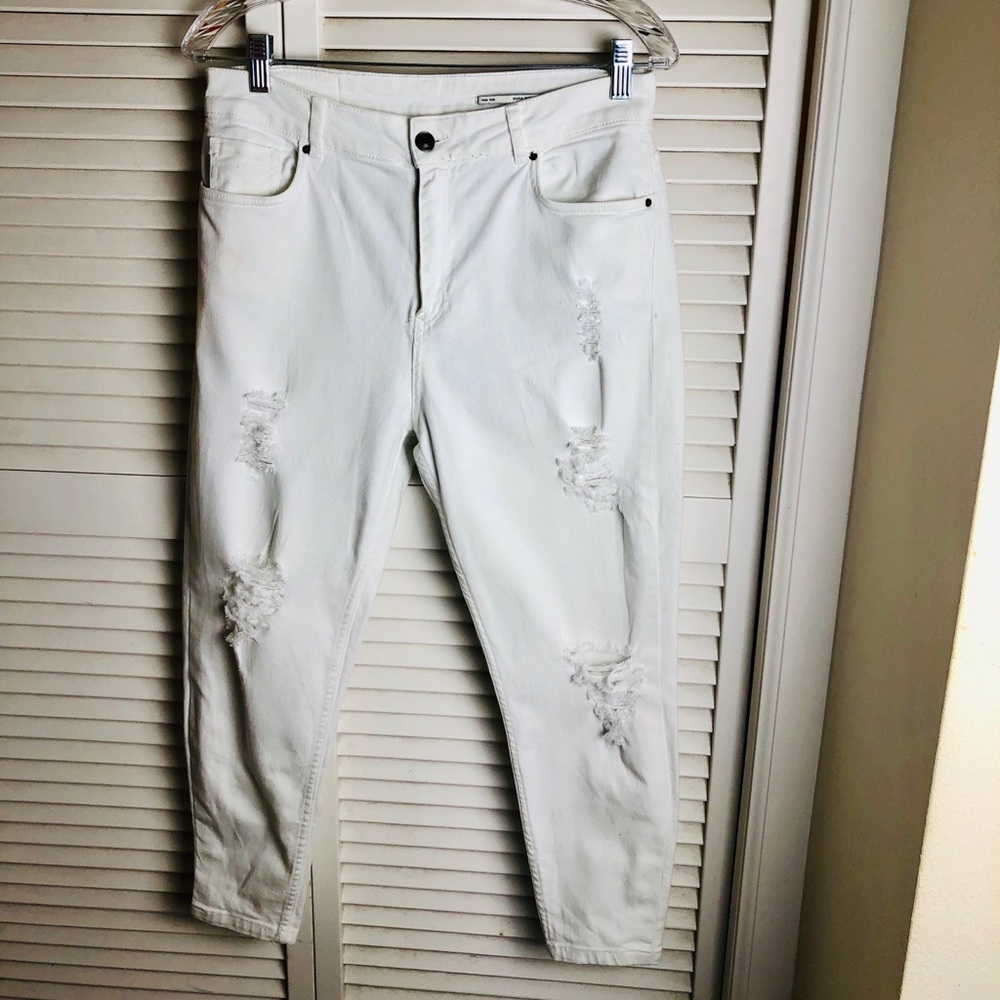 ZARA WOMAN HIGH RISE/STRAIGHT LEG/DISTRESSED JEAN